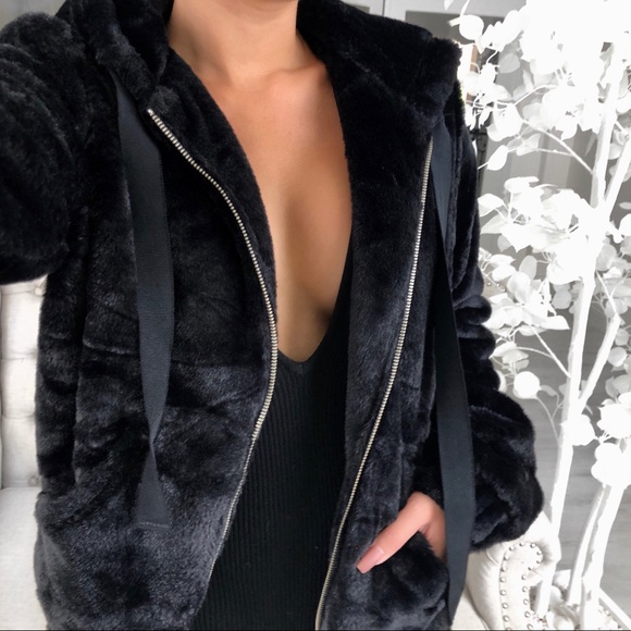 BEAR— in Black - Picture 4 of 8